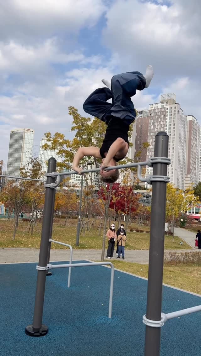 Post 3 by Stefan Majkowski on Instagram (video)