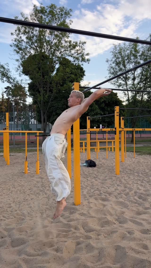 Post 8 by Stefan Majkowski on Instagram (video)