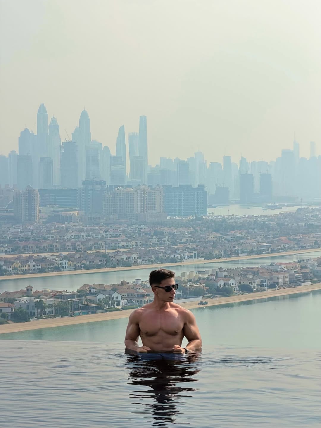 Post 1 by Visit Dubai - German on Instagram (carousel)