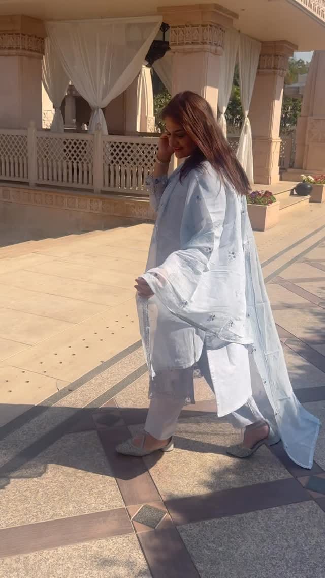 Post 3 by Saba saxena on Instagram (video)