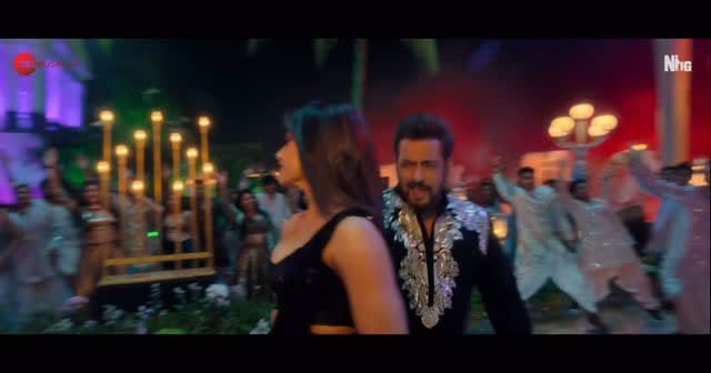 Post 10 by Reshma Makeup/Hairstylist💄 on Instagram (video)