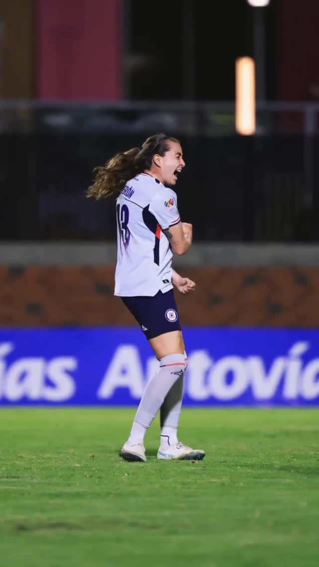 Post 6 by DANI CALDERÓN on Instagram (video)