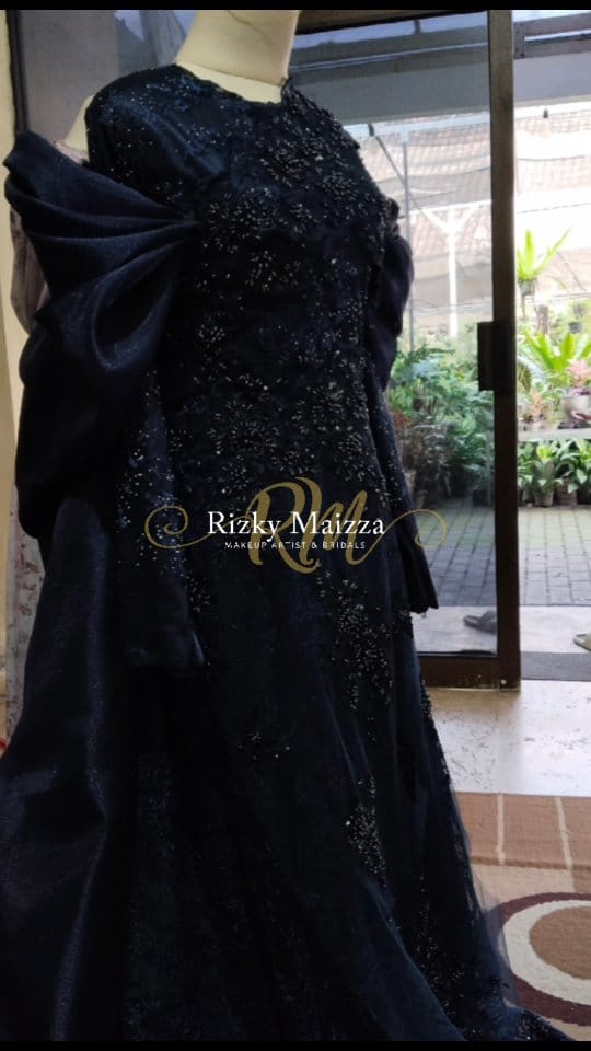 Post 2 by MUA WEDDING MALANG on Instagram (video)