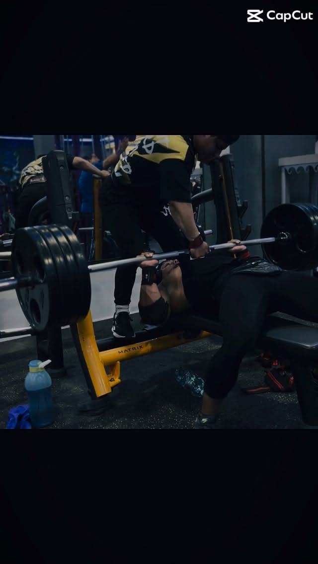 Post 4 by Adrian Robles on Instagram (video)