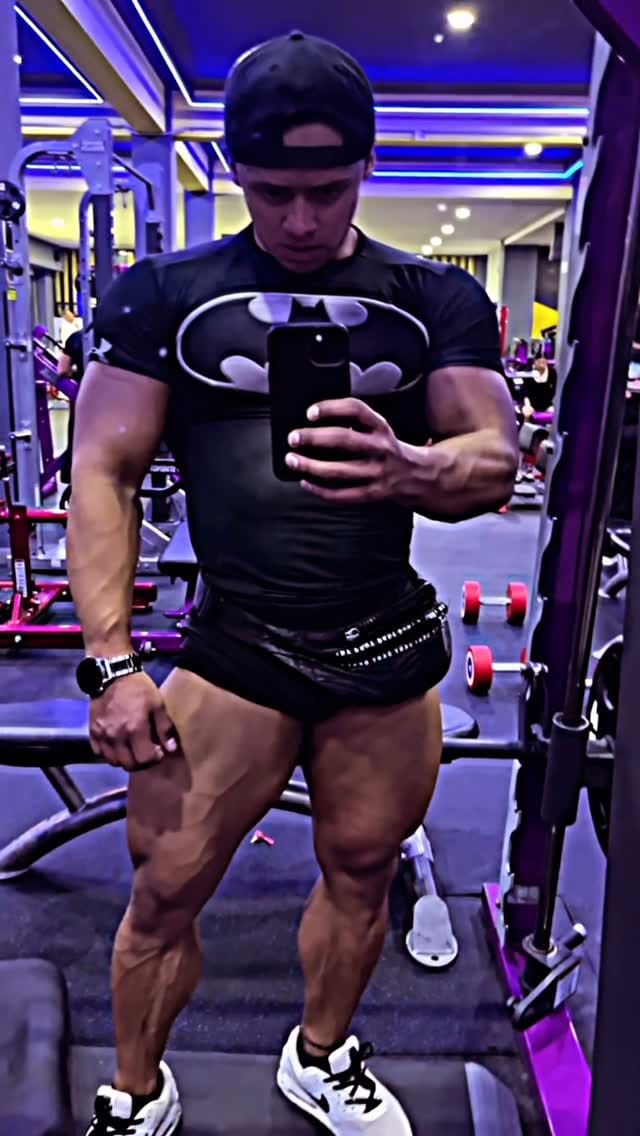 Post 9 by Adrian Robles on Instagram (video)