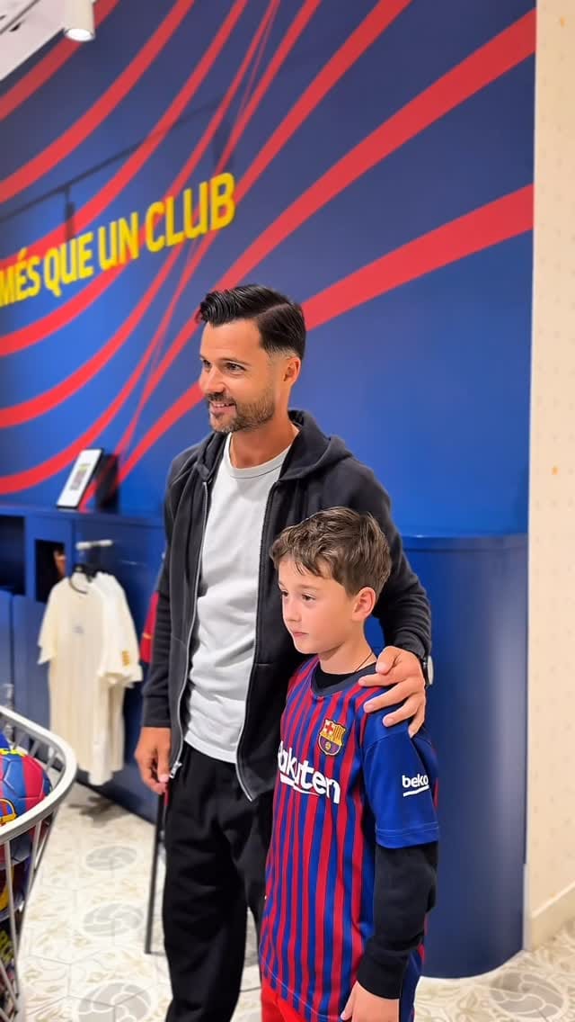 Post 6 by Carles Coto on Instagram (video)