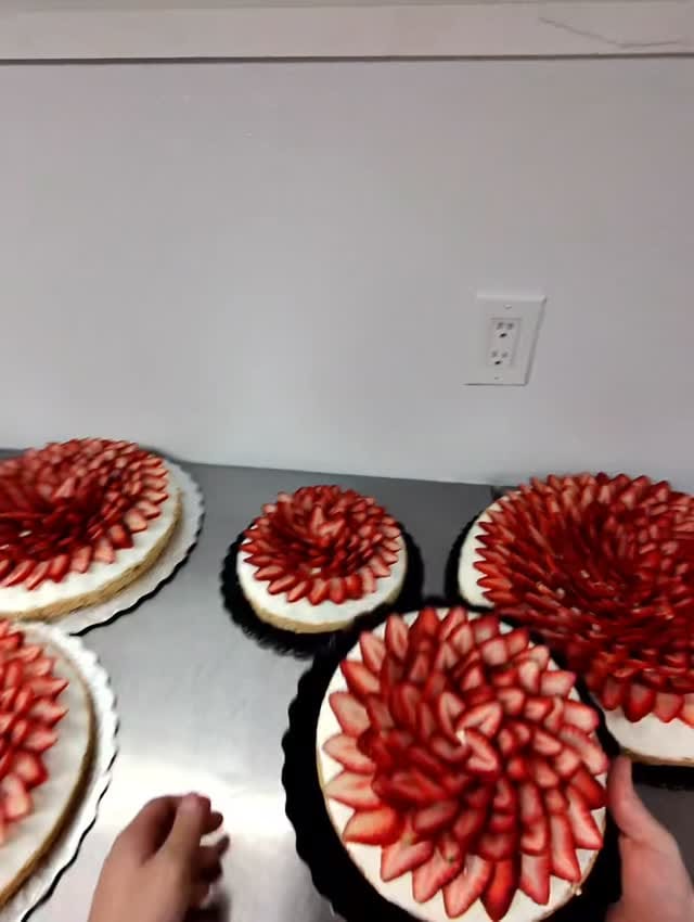 Post 4 by Pavlova Miami on Instagram (video)