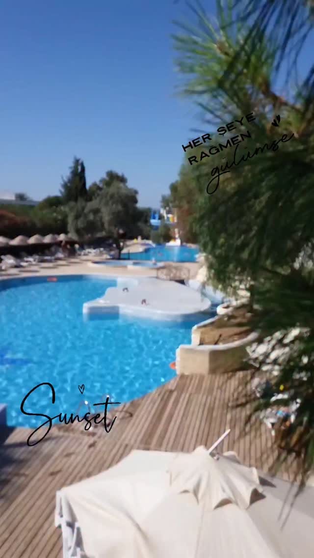 Post 2 by 🍃🌸🌸PİNK'S COLORFUL WORLD Pembe Yakın 🌸🌸🍃 on Instagram (video)