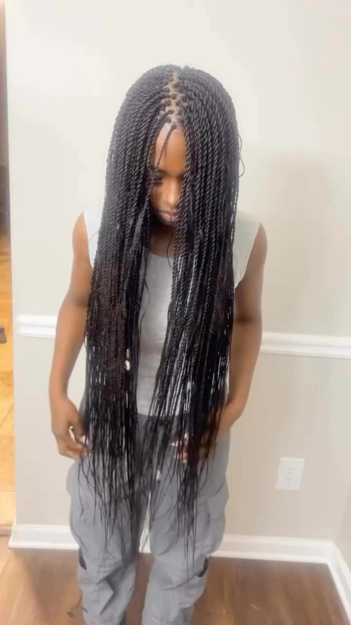 Post 5 by Quonnna on Instagram (video)