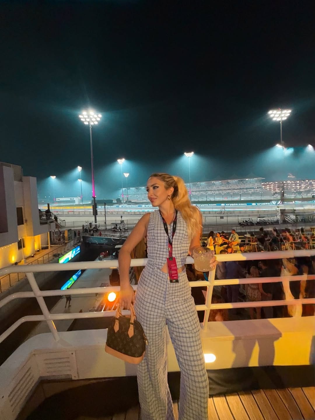 Post 8 by Alexandra Mavr on Instagram (carousel)