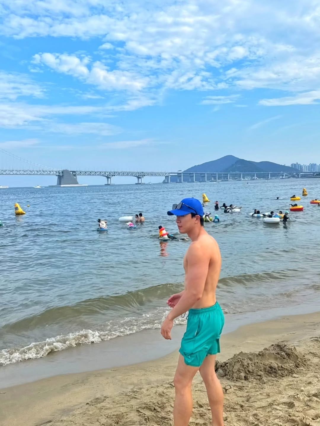 Post 5 by Eric Oh (오찬영) 🇰🇷 on Instagram (carousel)