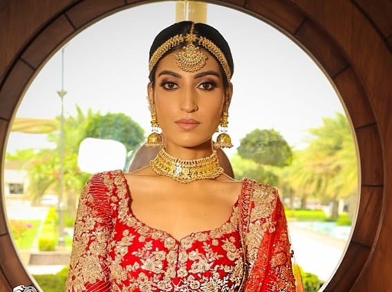 Post 9 by Jyoti Narang Gill | Bridal Makeup Artist | Educator on Instagram (image)