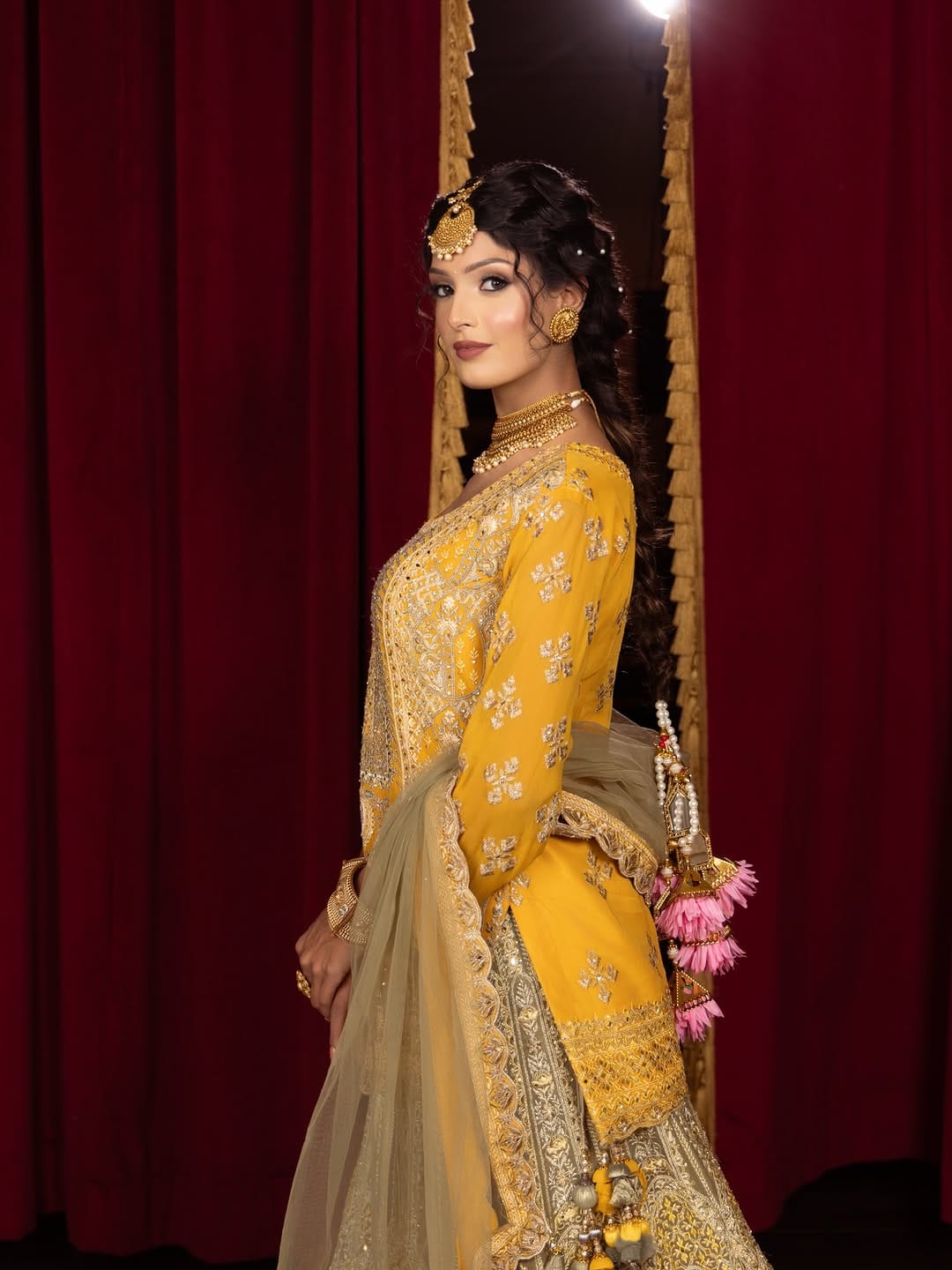 Post 4 by Jyoti Narang Gill | Bridal Makeup Artist | Educator on Instagram (carousel)