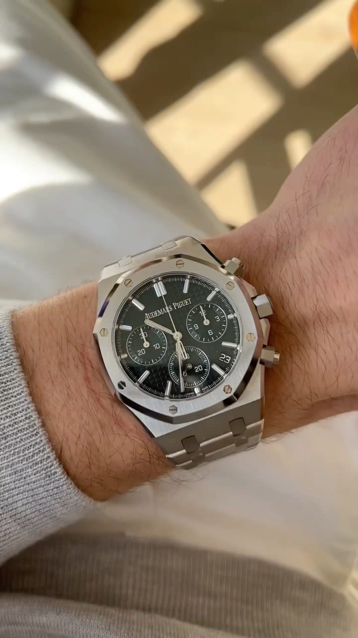 Post 2 by Watches Daily on Instagram (video)