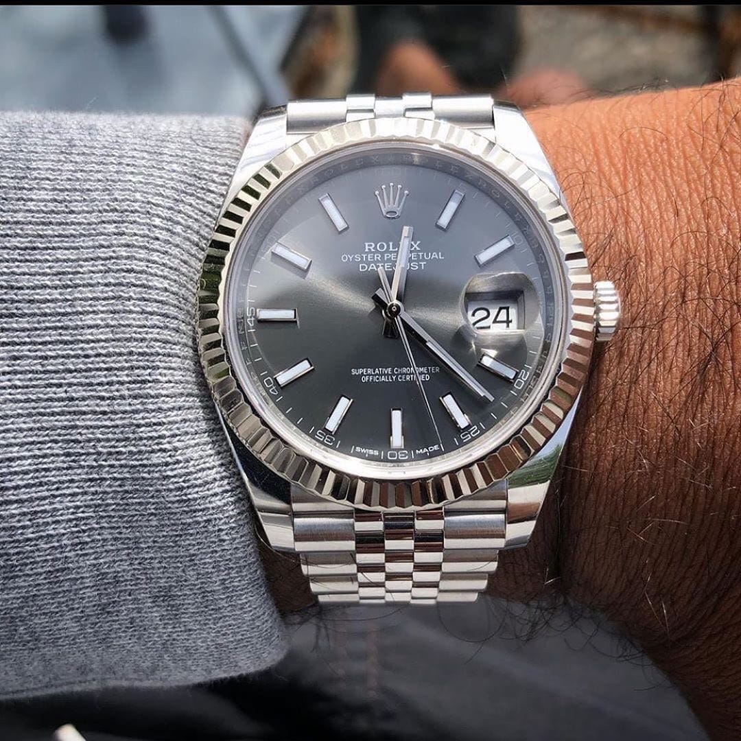 Post 10 by Watches Daily on Instagram (image)