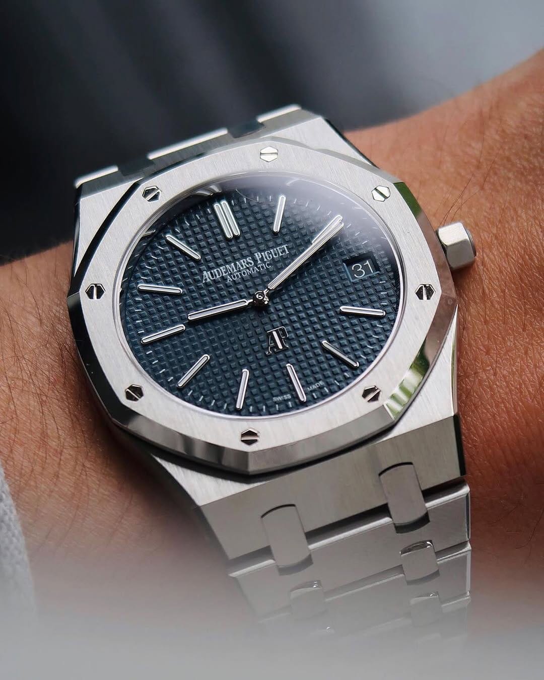 Post 8 by Watches Daily on Instagram (image)