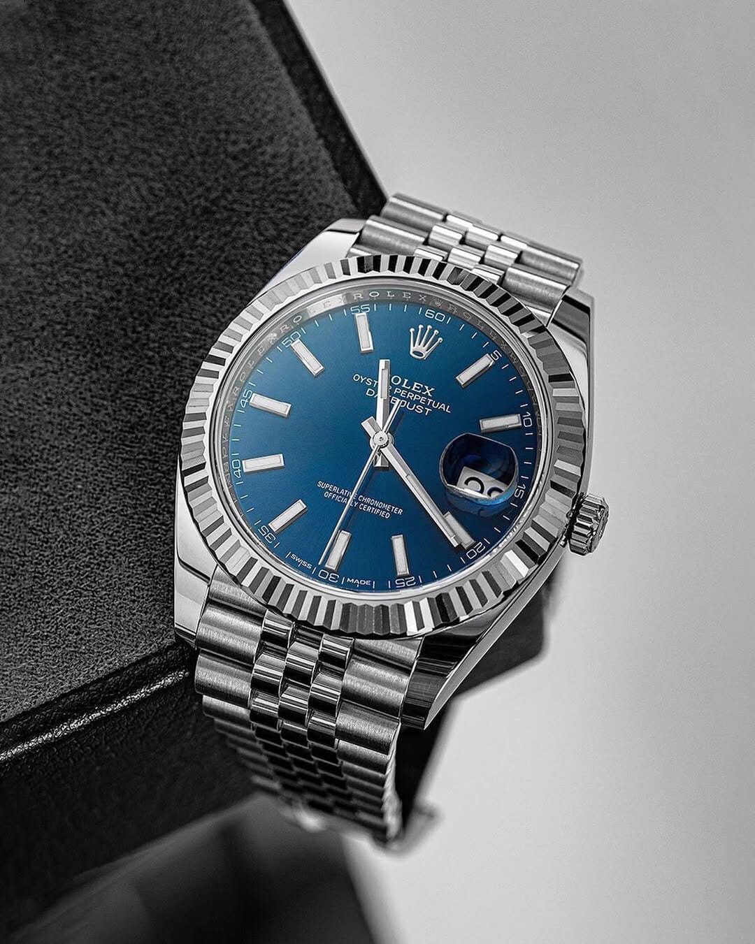Post 7 by Watches Daily on Instagram (image)