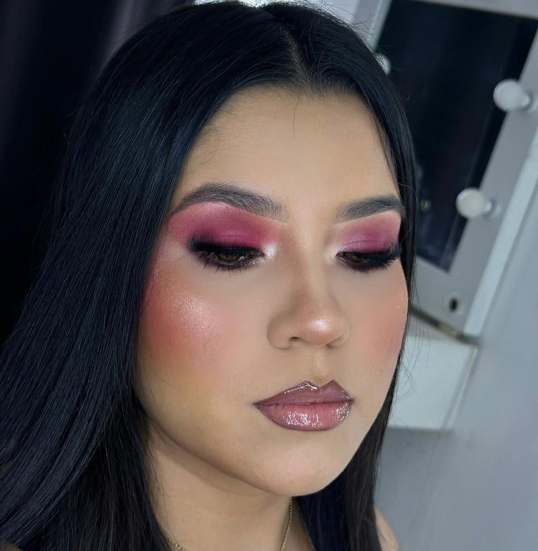 Post 9 by Clautips Makeup 💋 on Instagram (image)