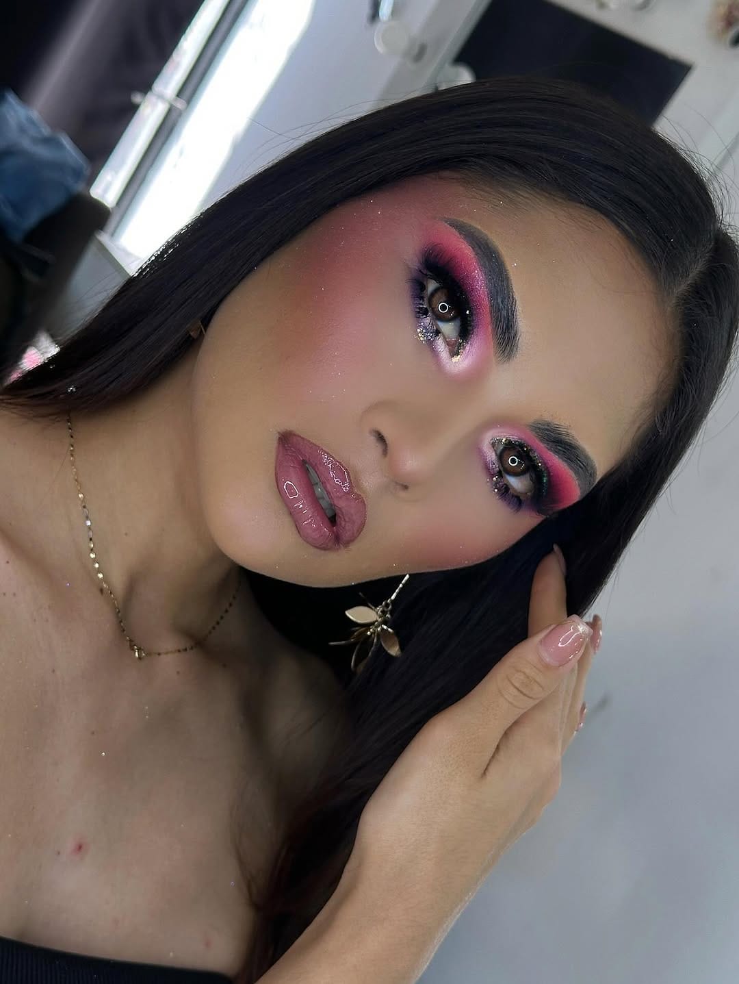 Post 1 by Clautips Makeup 💋 on Instagram (carousel)