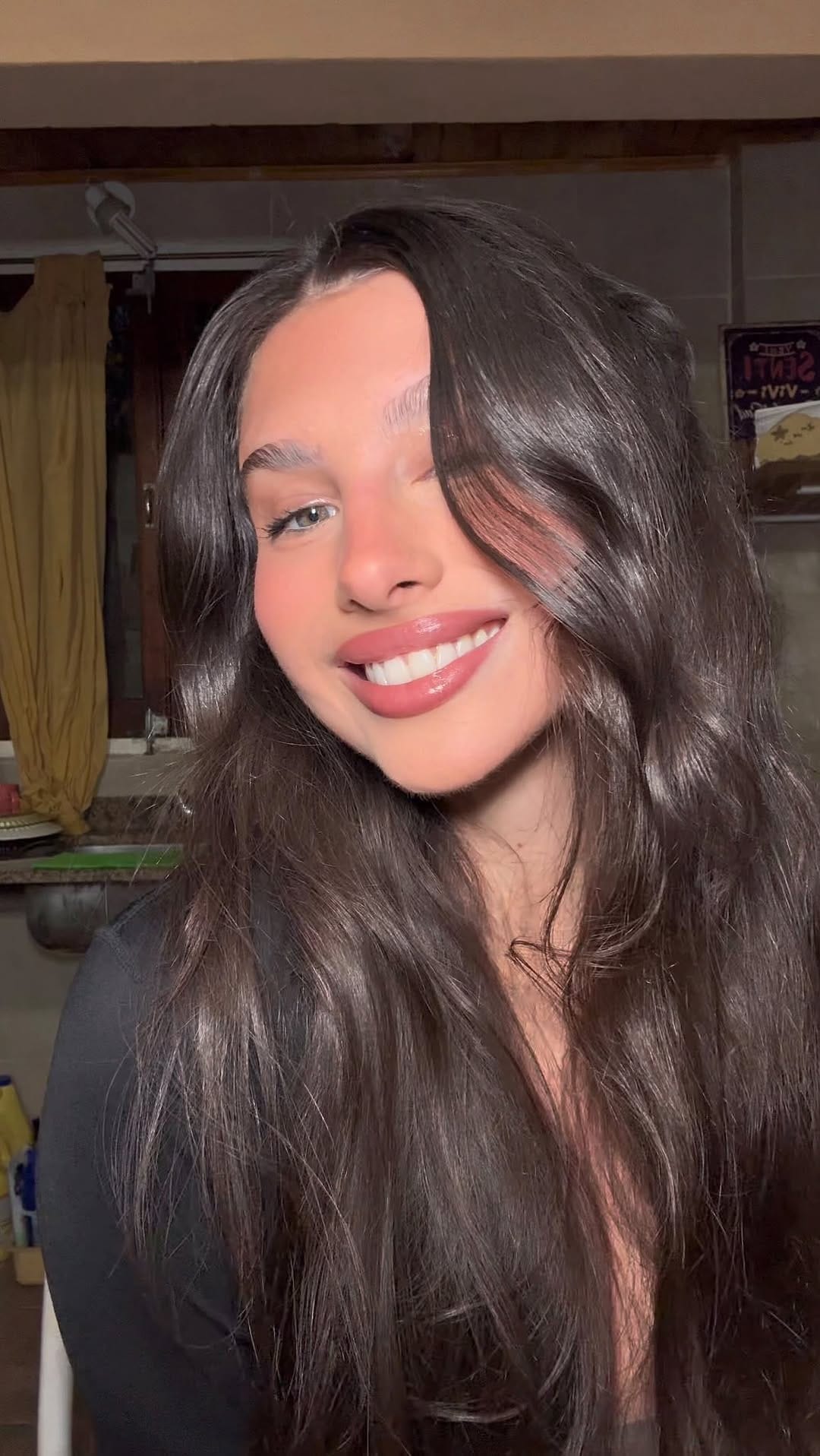 Post 3 by CHEY | Maquilladora Profesional on Instagram (video)