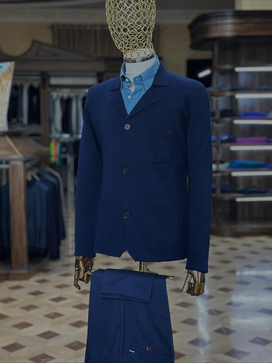 Post 5 by Cesar’S Boutique Uzbekistan on Instagram (carousel)