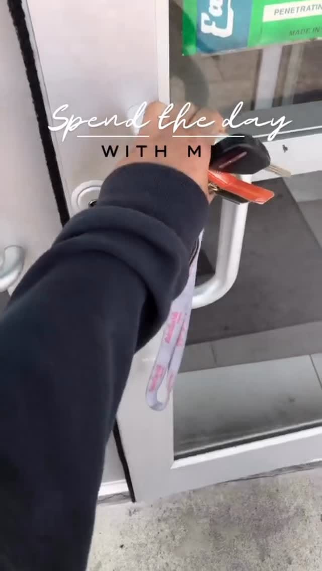 Post 5 by 🎀 StuddedRoseNails 🎀 on Instagram (video)