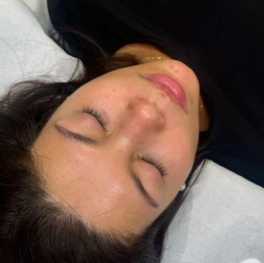 Post 7 by EXTENSIONS DE CILS ÎLE DE LA RÉUNION 🇷🇪 & AIX-EN-PROVENCE on Instagram (carousel)