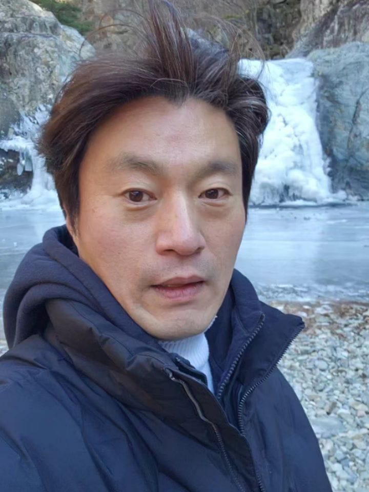 Post 1 by 동네오빠 on Instagram (carousel)