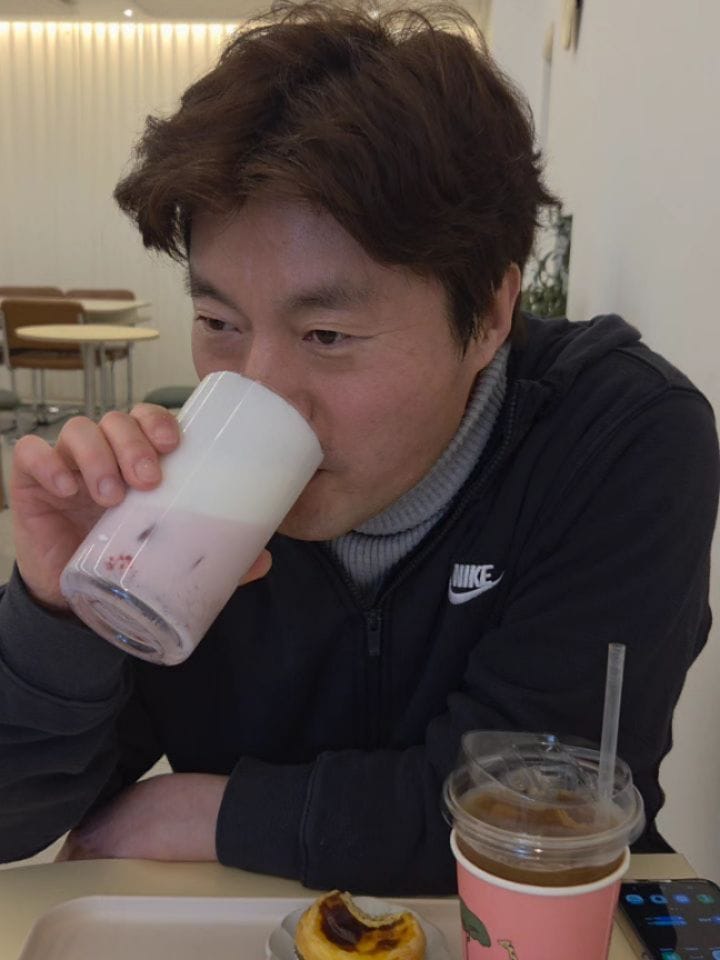 Post 5 by 동네오빠 on Instagram (carousel)