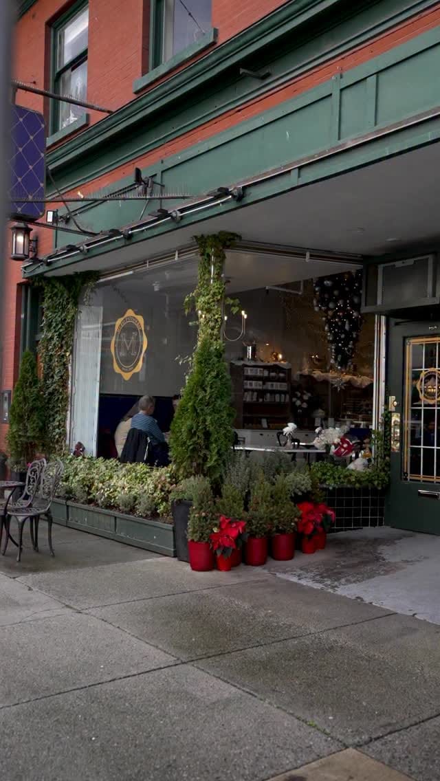 Post 1 by Melo Patisserie on Instagram (video)