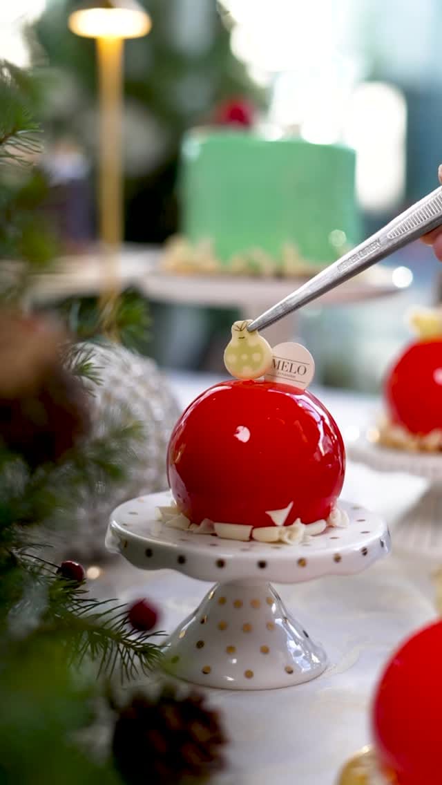 Post 5 by Melo Patisserie on Instagram (video)