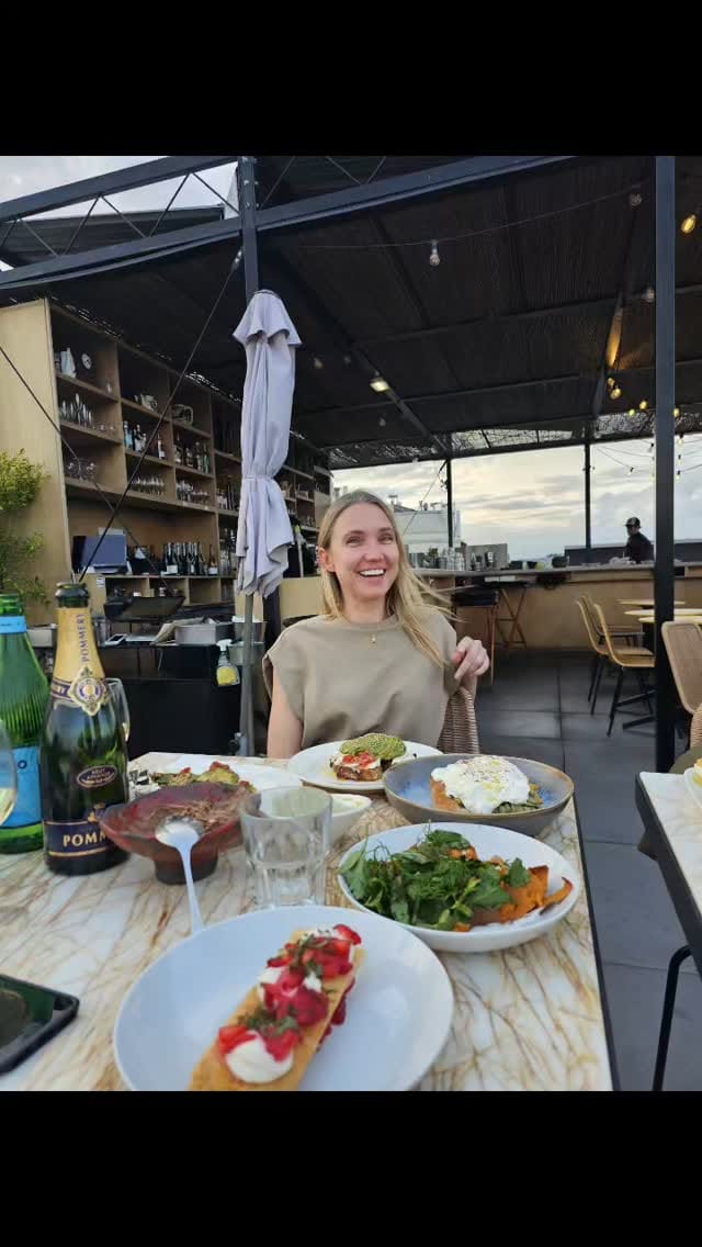 Post 6 by ELENA ~~~ Paris on Instagram (video)