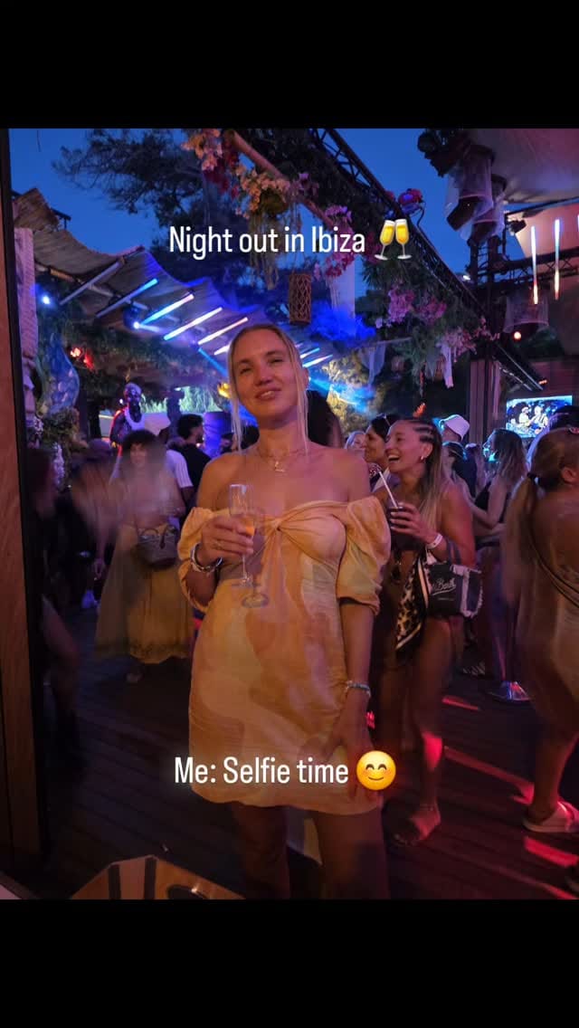 Post 4 by ELENA ~~~ Paris on Instagram (video)