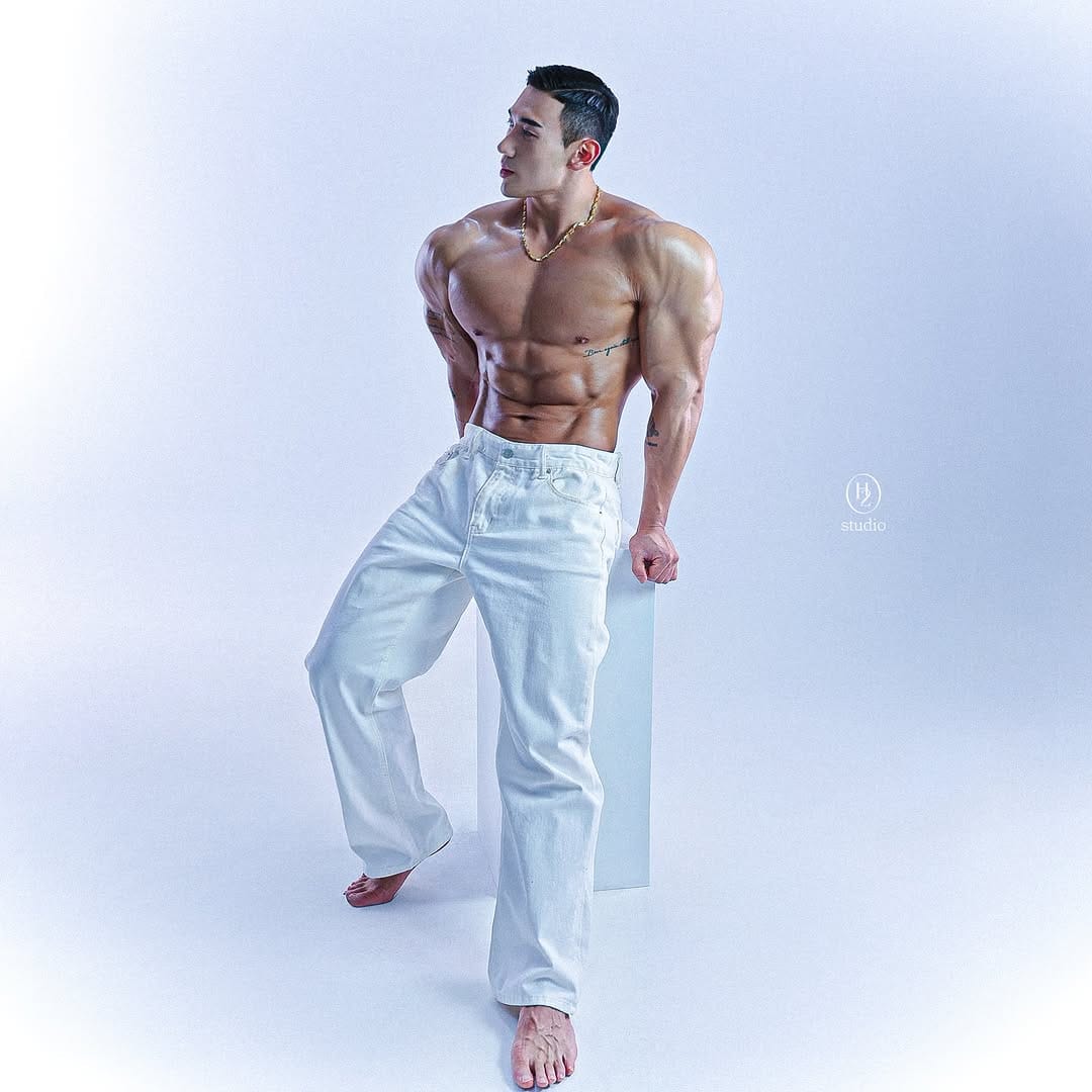 Post 9 by 헬크 최준우 on Instagram (image)
