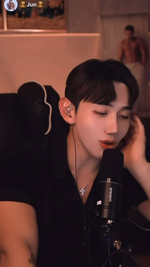 Post 1 by 헬크 최준우 on Instagram (video)