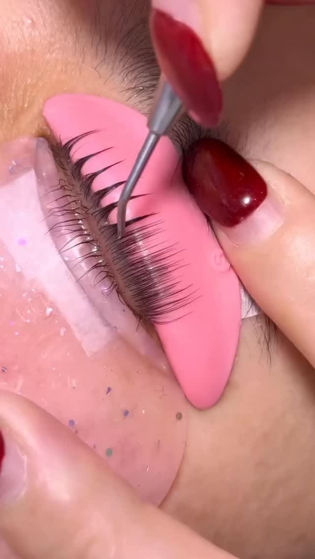 Post 2 by PESTAÑAS Y CEJAS 💖🇺🇸🇨🇴 on Instagram (video)