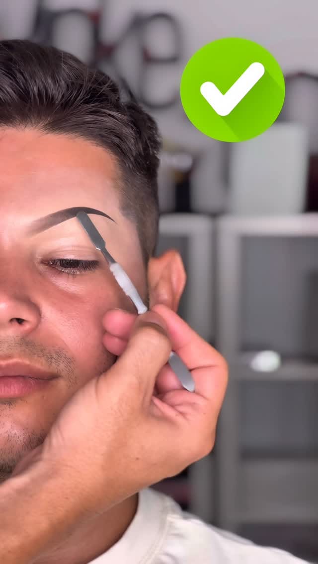 Post 9 by Agustín Suárez(MissClaudia) | Drag Makeup Artist on Instagram (video)