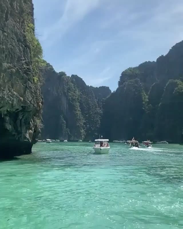 Post 6 by Phi Phi Brasil on Instagram (video)