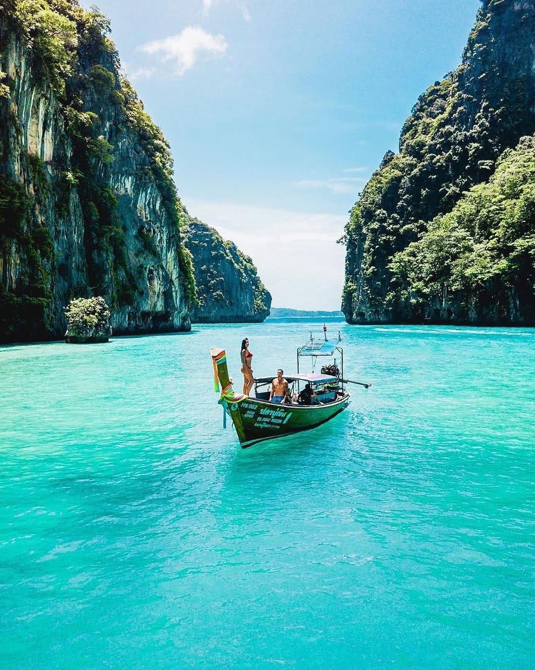 Post 3 by Phi Phi Brasil on Instagram (image)