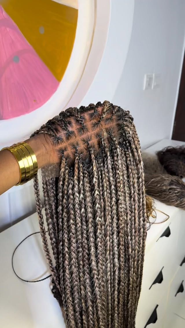 Post 4 by BEAUTY SALON IN LEKKI/ABUJA/OWERRI on Instagram (video)