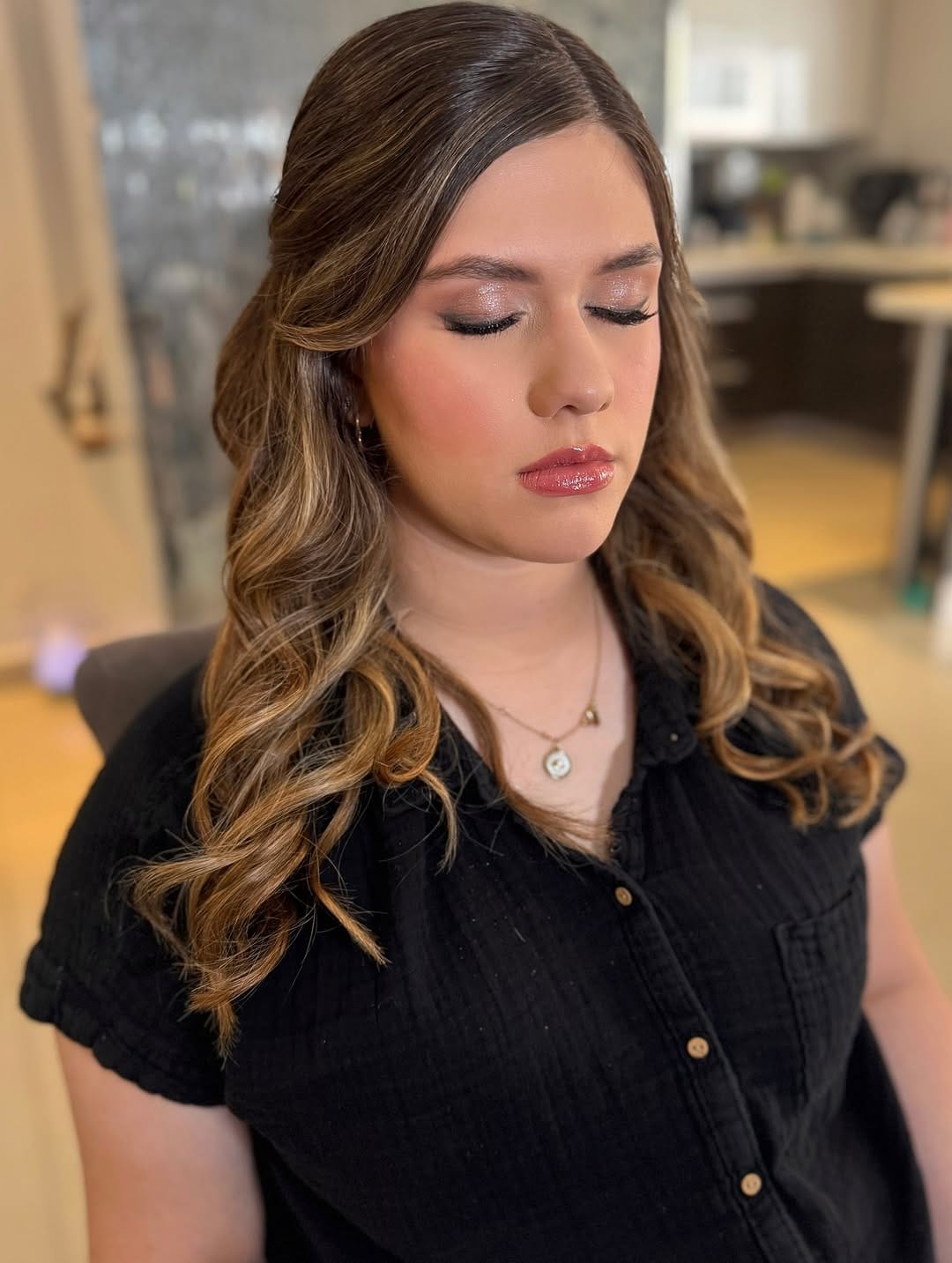 Post 6 by Alhe Silva Makeup Artist on Instagram (carousel)