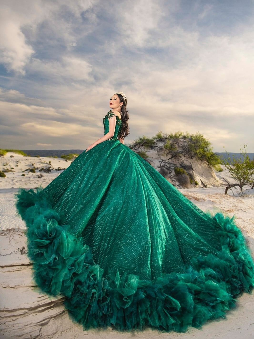 Post 7 by Alhe Silva Makeup Artist on Instagram (carousel)