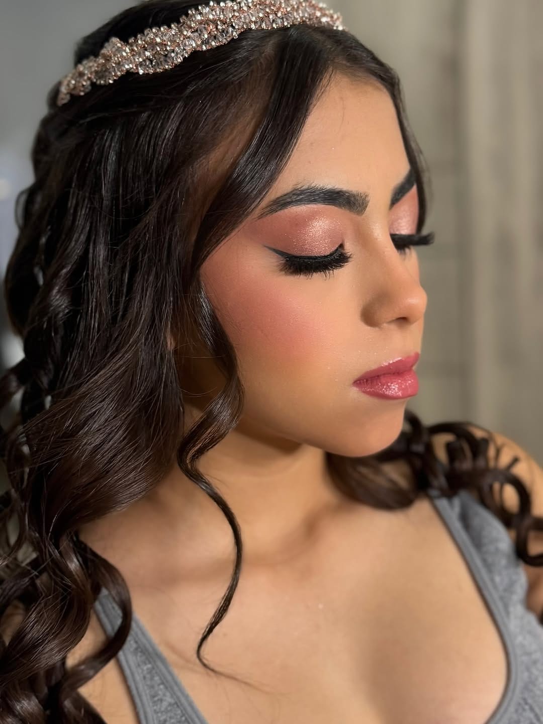 Post 4 by Alhe Silva Makeup Artist on Instagram (carousel)