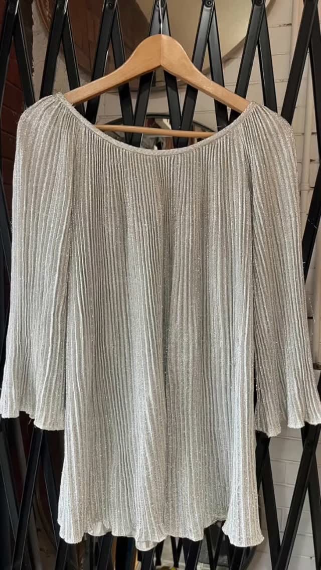 Post 10 by HOUSE OF VINTAGE on Instagram (video)
