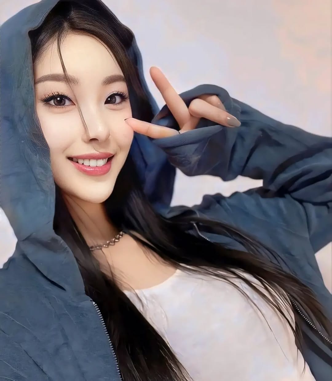 Post 4 by 패션 헤즐리 💕 on Instagram (image)