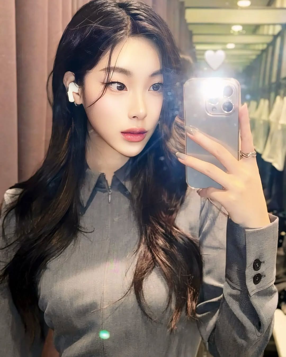 Post 10 by 패션 헤즐리 💕 on Instagram (image)