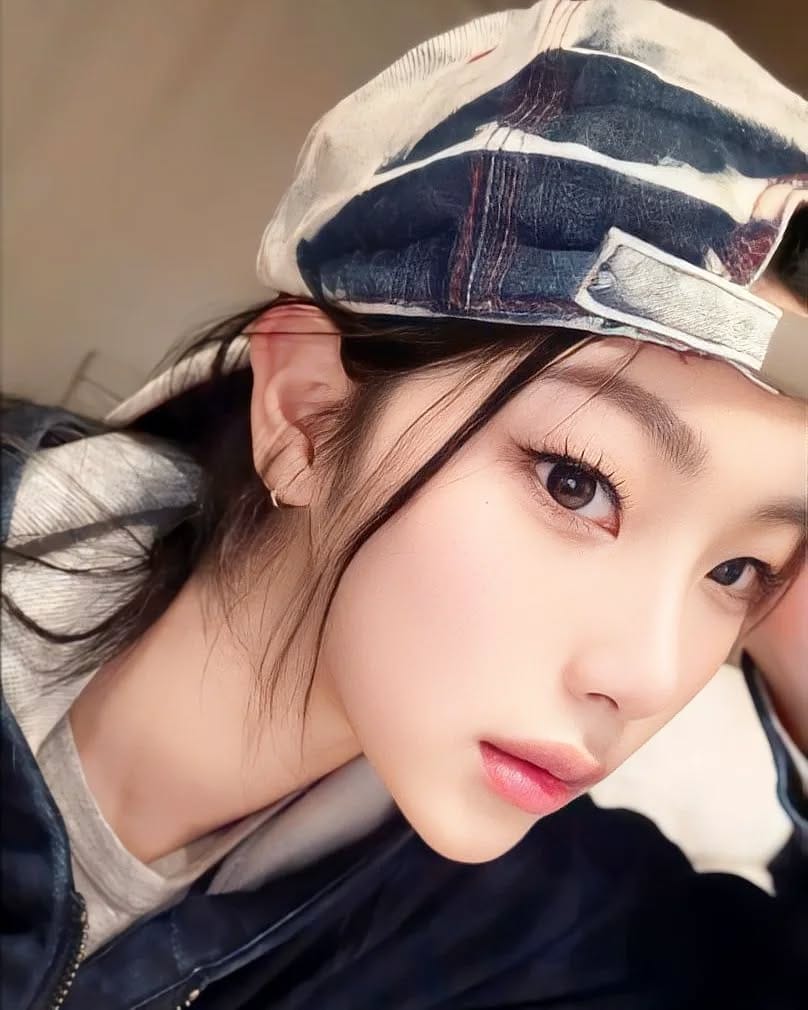 Post 5 by 패션 헤즐리 💕 on Instagram (image)