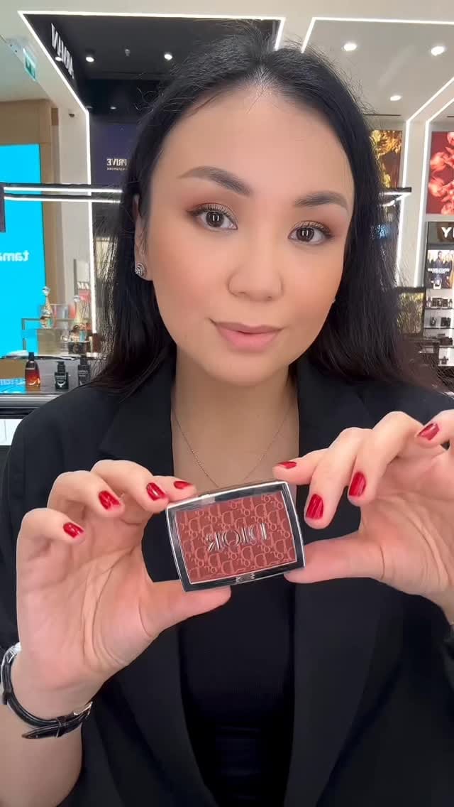 Post 3 by MAKEUP ARTIST - Dubai🇦🇪 on Instagram (video)