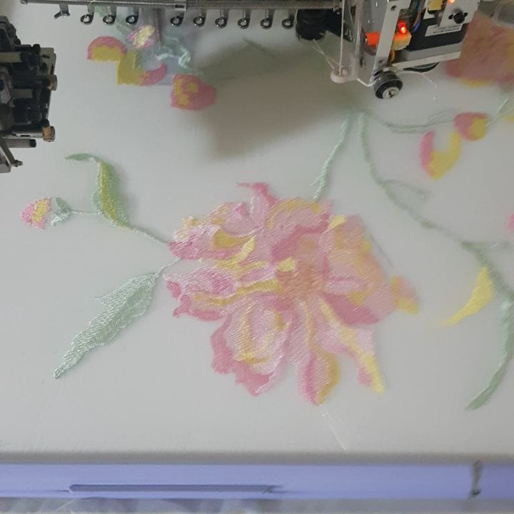 Post 7 by qlube on Instagram (video)