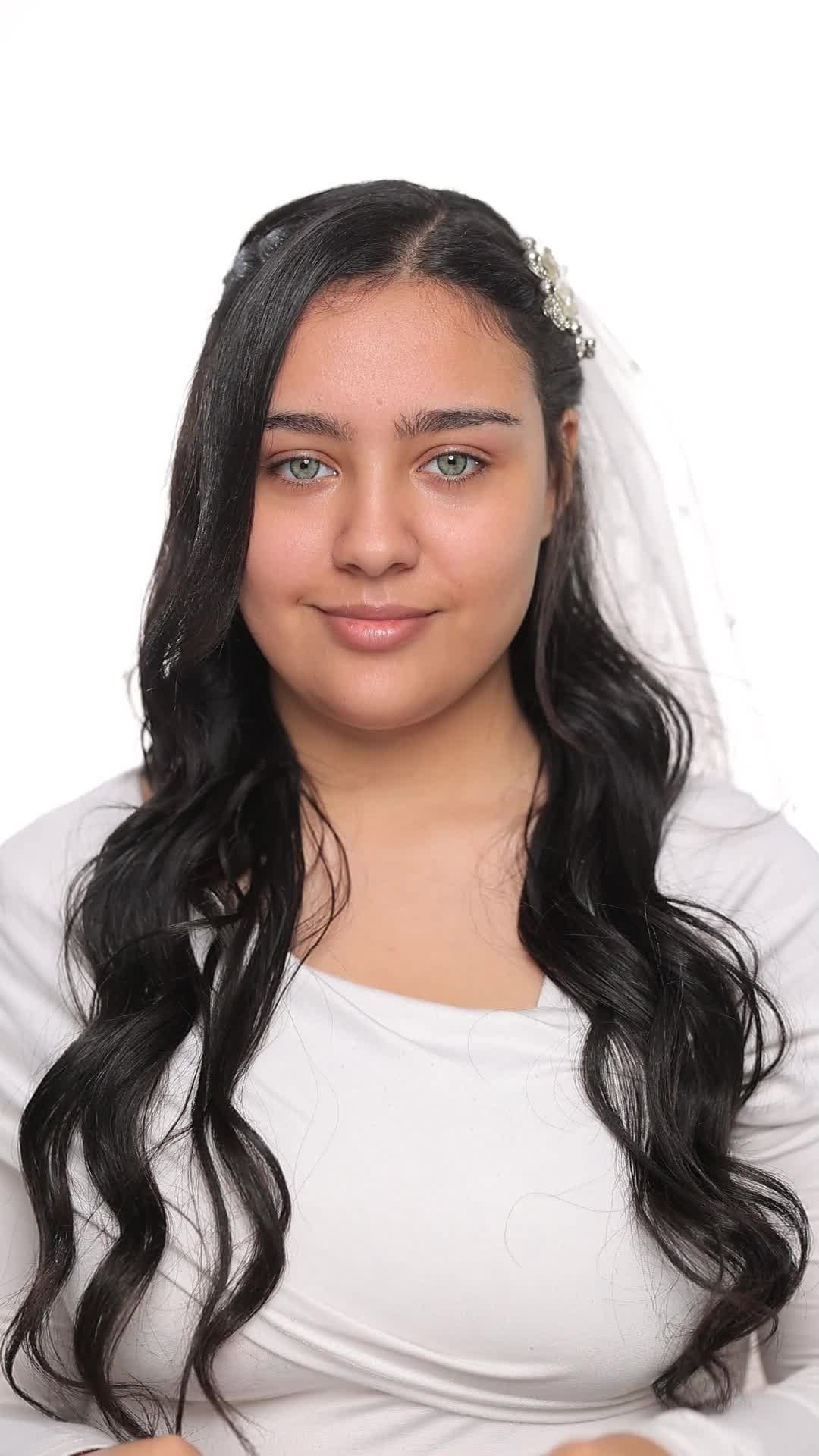 Post 3 by Makeup artist Myada ELsakaan on Instagram (video)